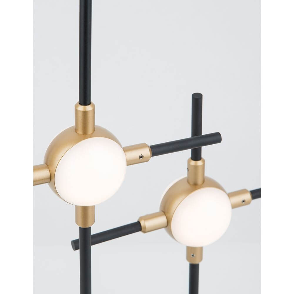 Atomo LED Tischleuchte mit modernem Design und hochwertigen Materialien in Schwarz und Gold.