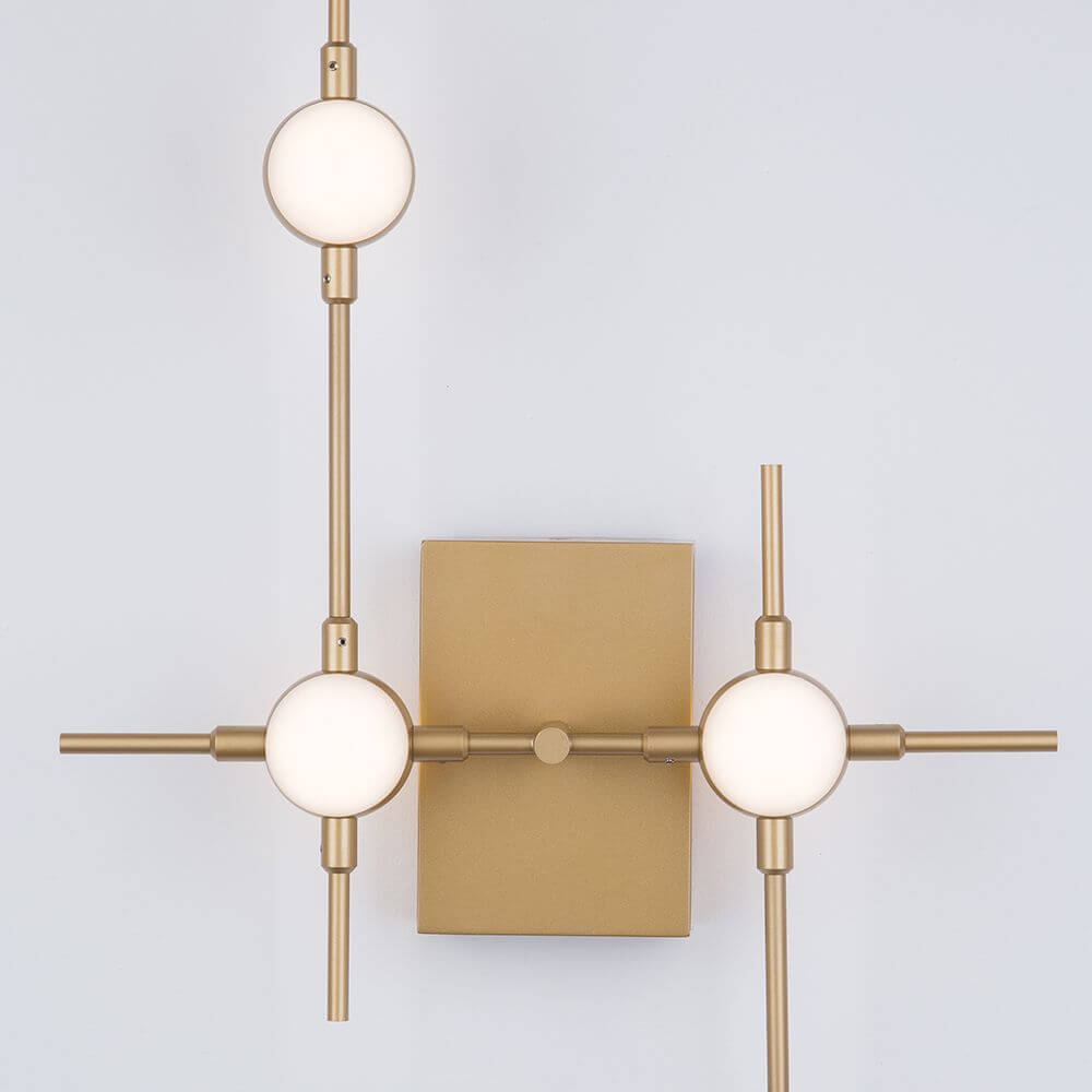 Atomo LED Wandleuchte Gold Acryl mit modernem Design und warmweißem Licht für Esszimmer, Flur oder Wohnzimmer.