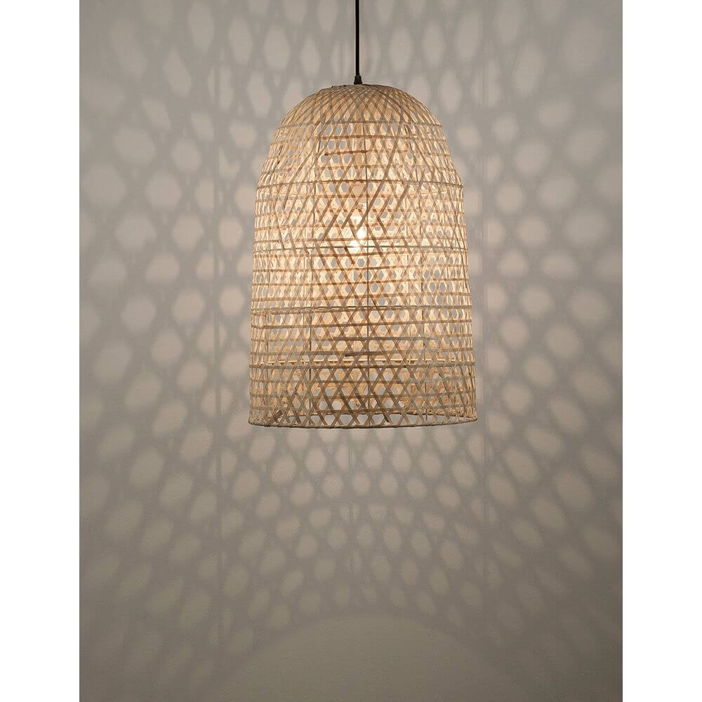 Aurora Pendellampe 58,5cm Naturbambus in elegantem Design mit warmem Licht und kreativen Schattenmustern.
