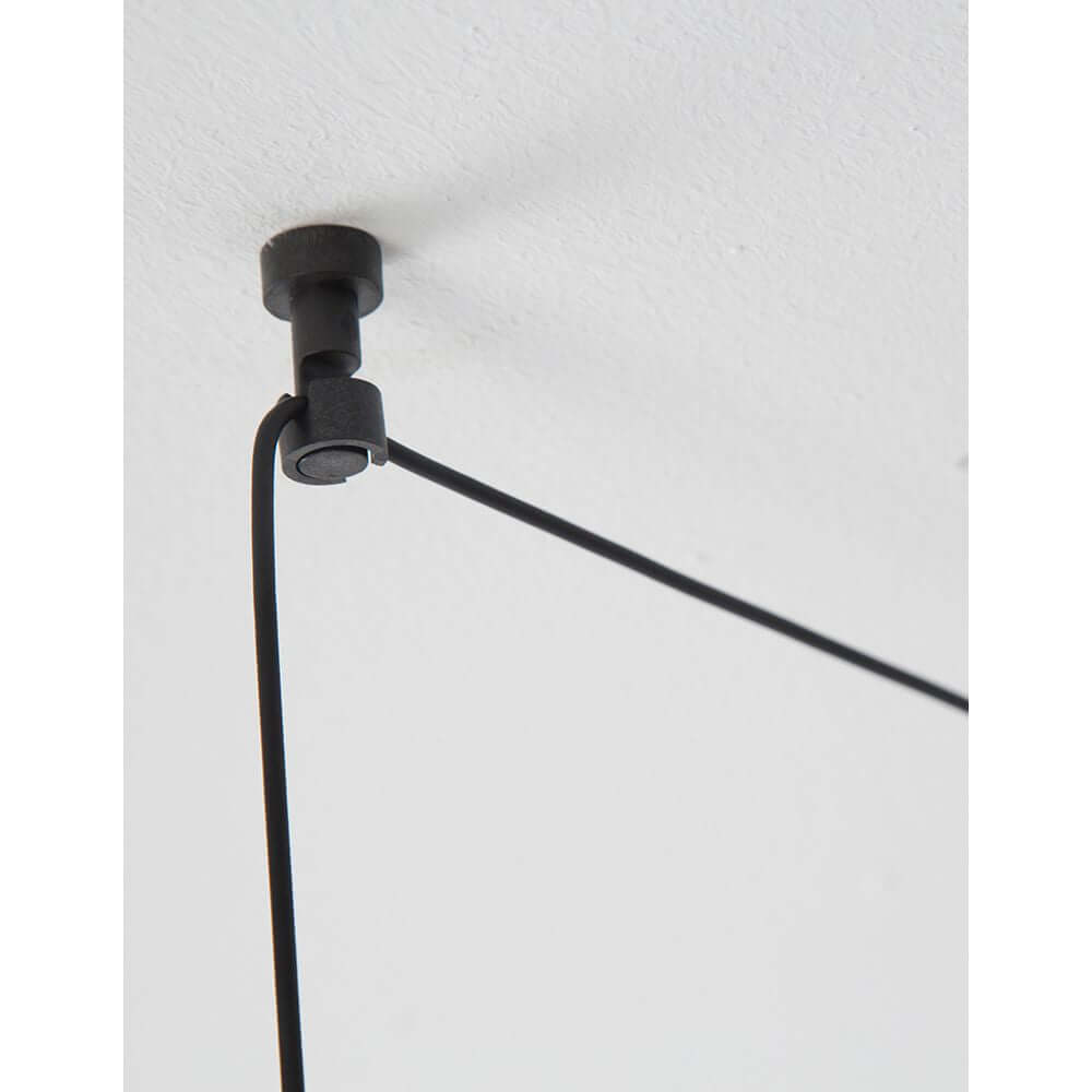 Halterung der Belar LED Wand- & Hängelampe Goldfarben mit Kabelbefestigung an der Decke.