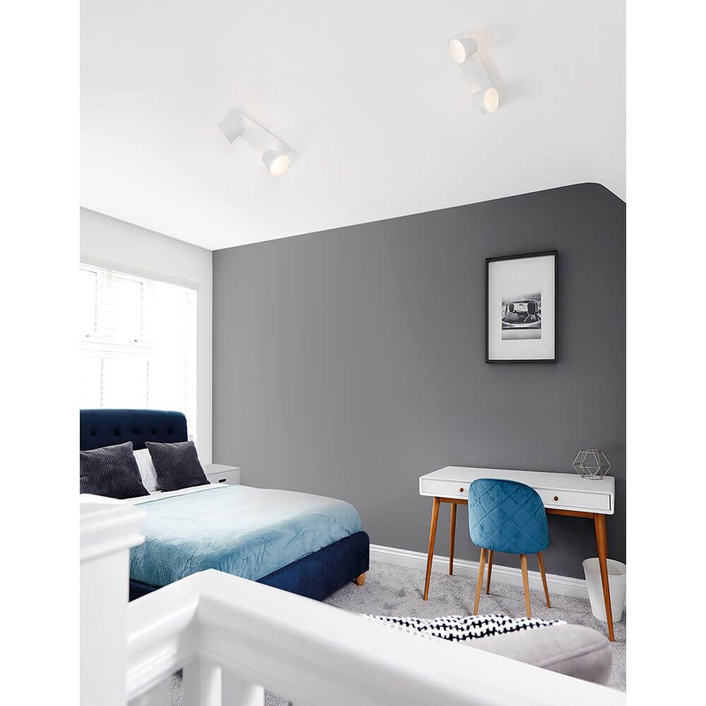 Moderne Schlafzimmergestaltung mit Biagio LED Deckenstrahler 2-flammig Weiß an der Decke.