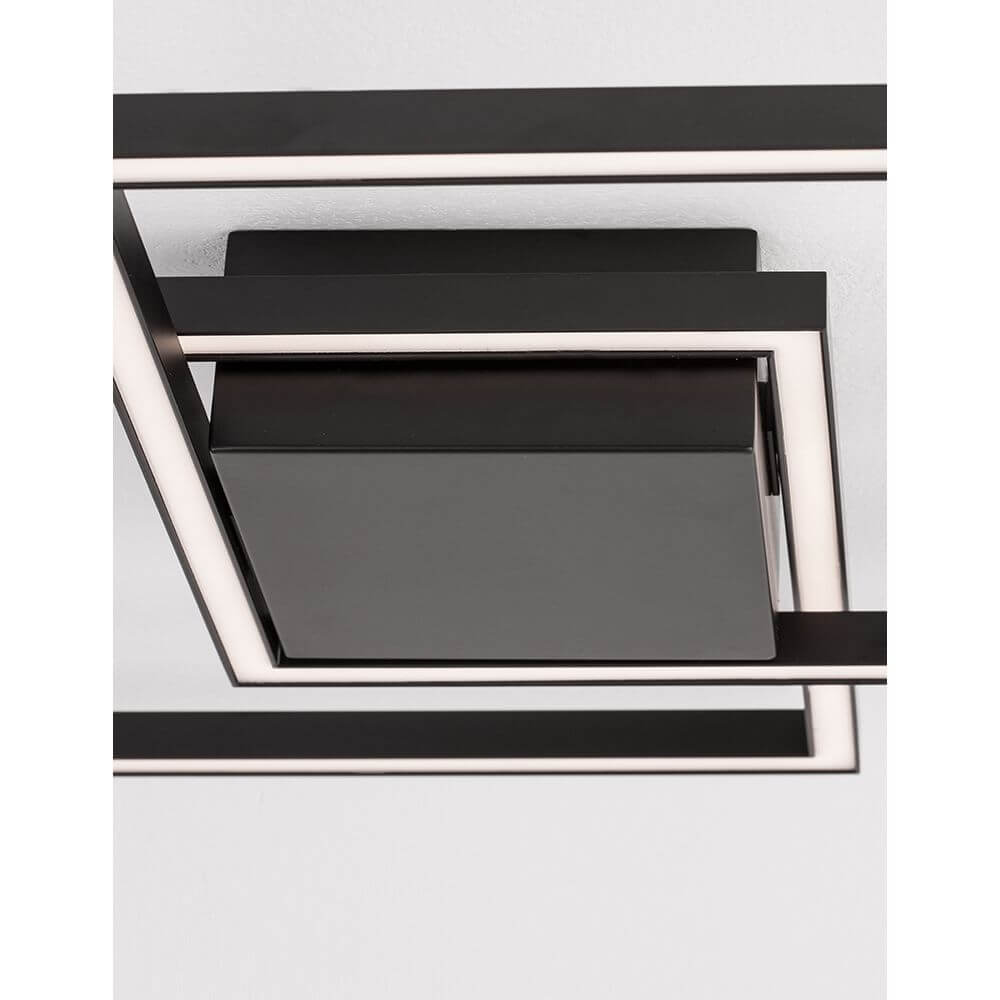 Bilbao LED Deckenlampe Metall in modernem Design mit quadratischem Profil.