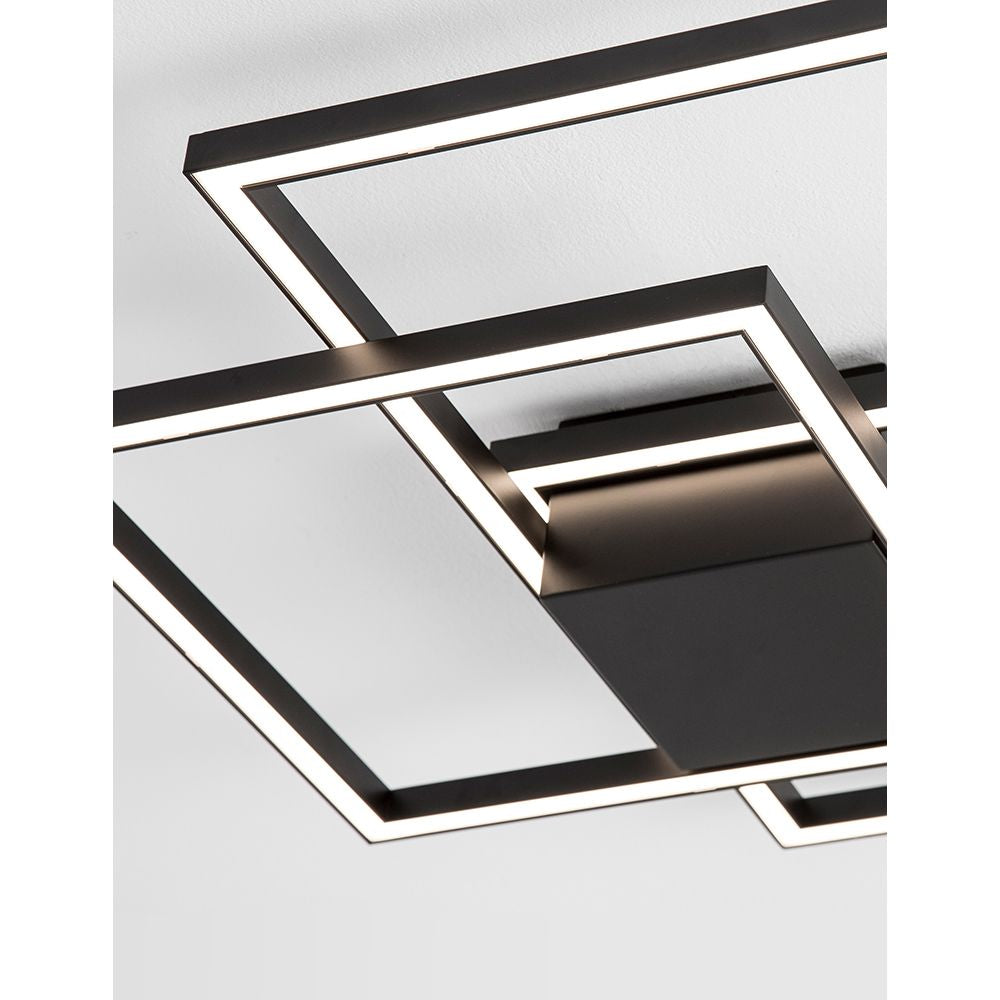 Moderne Bilbao LED Deckenleuchte mit quadratischem Design und stimmungsvoller Beleuchtung in elegantem Schwarz.