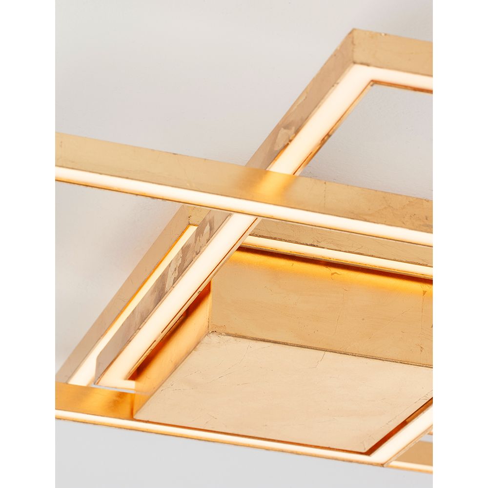 Detailansicht der Bilbao LED Deckenleuchte in Gold mit modernem Design und stimmungsvoller Beleuchtung.