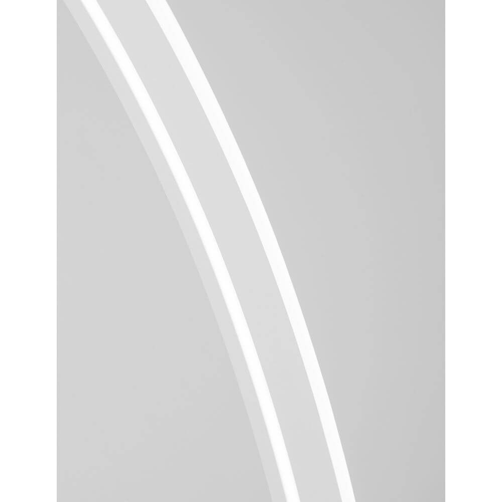 Breton LED Stehlampe 150cm mit modernem Design und integrierter LED-Beleuchtung in schwarz und weiß.