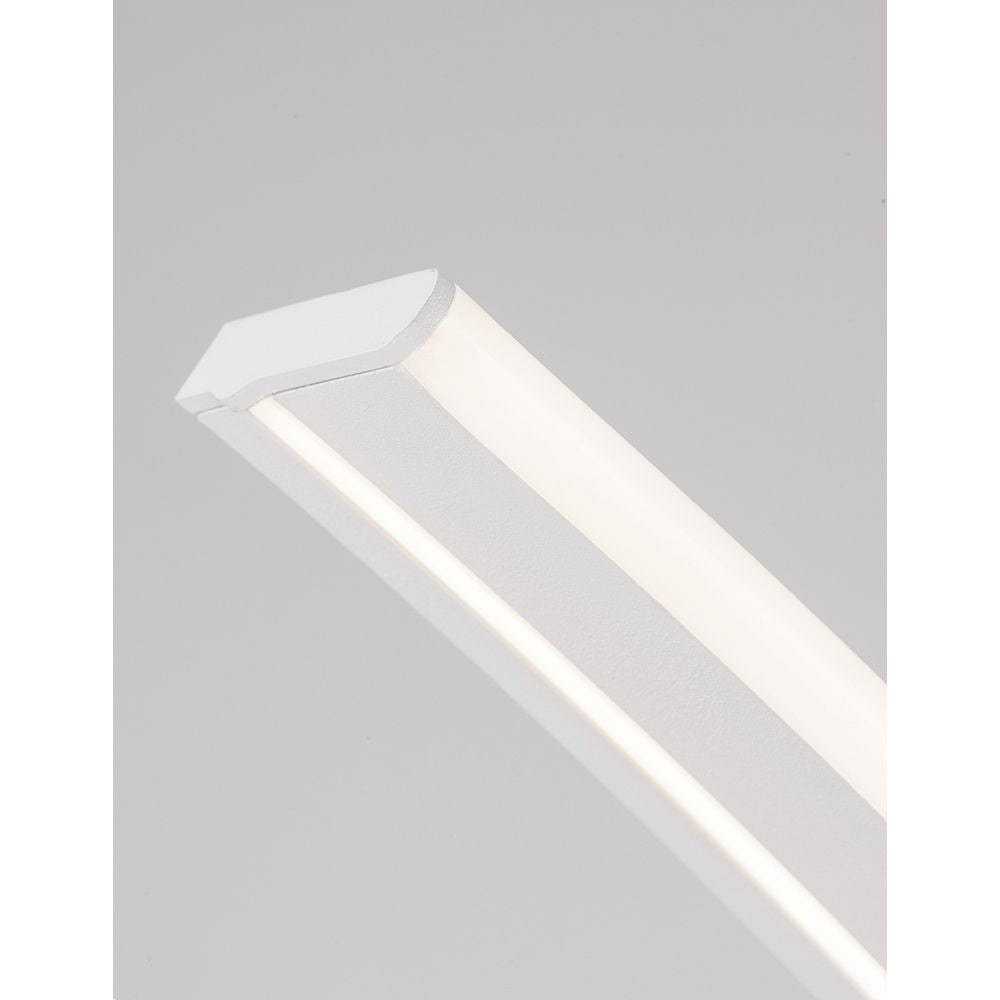 Nahaufnahme der Breton LED Stehlampe 150cm mit modernem Design und warmweißem Licht.