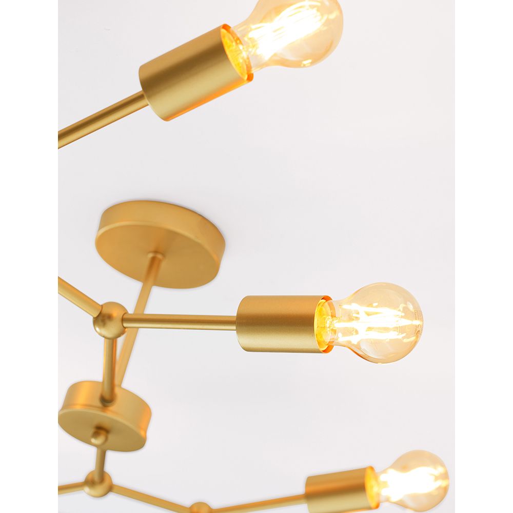 Detailansicht der Calisto Deckenleuchte in Messing mit 8 Armen und dekorativen Glühbirnen.