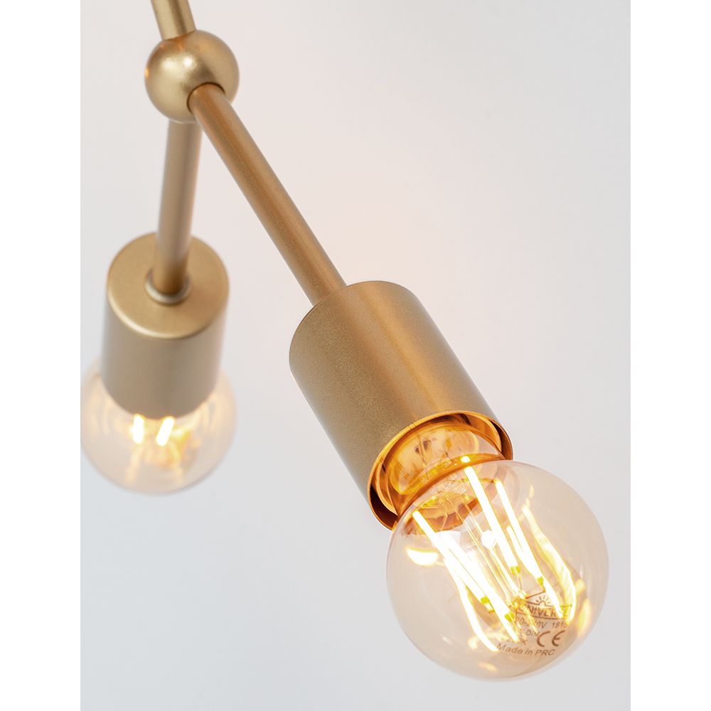 Detailansicht der Calisto Deckenleuchte aus Metall in Messing mit zwei dekorativen Glühbirnen.