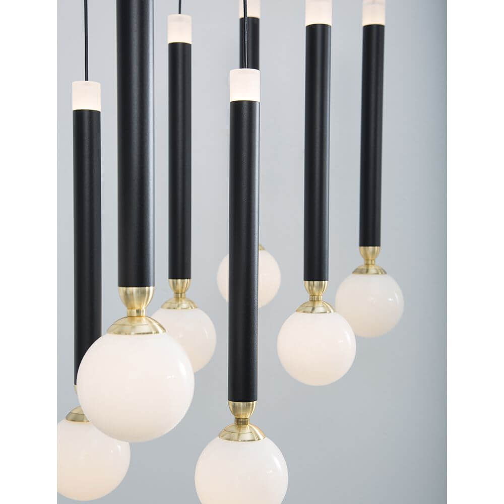 Cayo LED Pendelleuchte Schwarz mit opalgläsernen Kugeln und mattschwarzen Aluminiumstangen