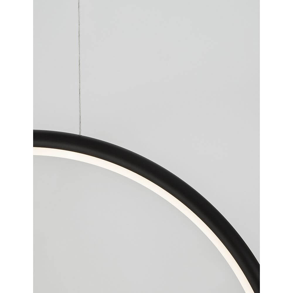 Celia LED Pendelleuchte Ø 43cm Detailaufnahme mit schwarzem Rahmen und angenehmem Licht.