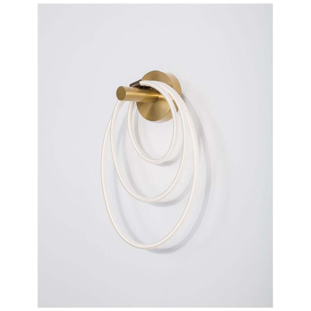 Cerelia LED Wandlampe Silikon in modernem Design mit Messing Gold Oberfläche und Silikonkabel.