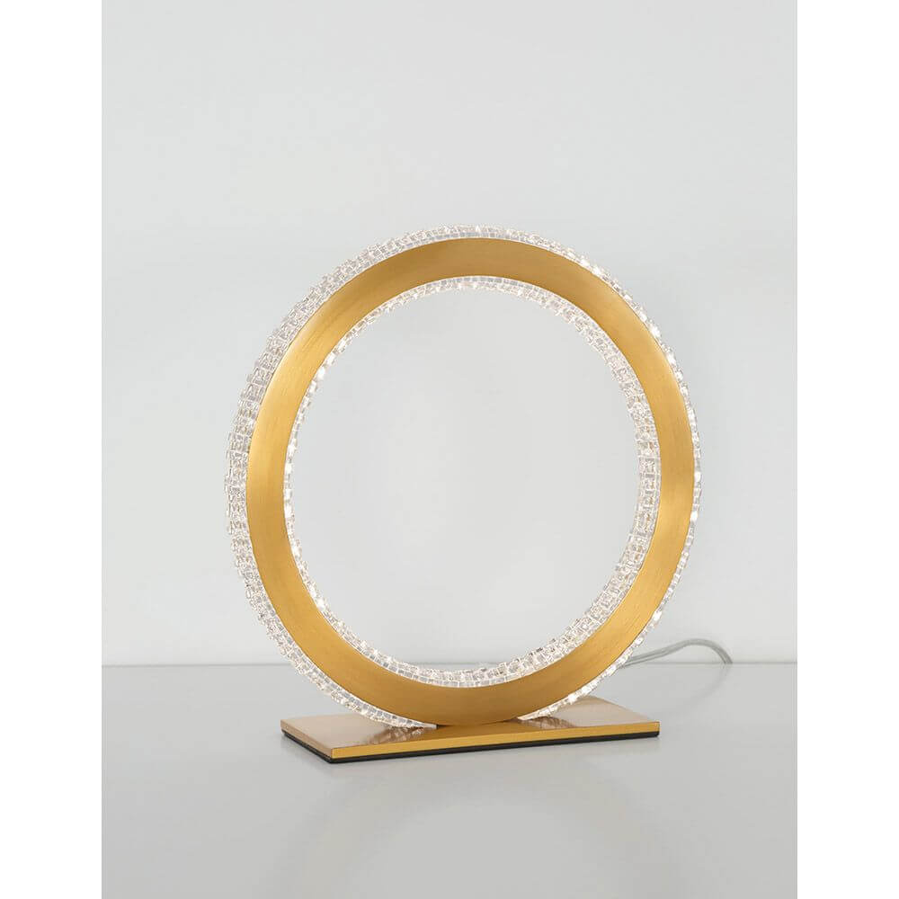 Cilion LED Tischlampe Ø 25cm Messing, Gold auf einem Tisch mit modernem Design und eleganten Details.