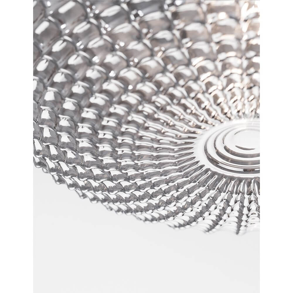 Detailansicht des gemusterten Glasschirms der Clam Bad Deckenlampe Glas.