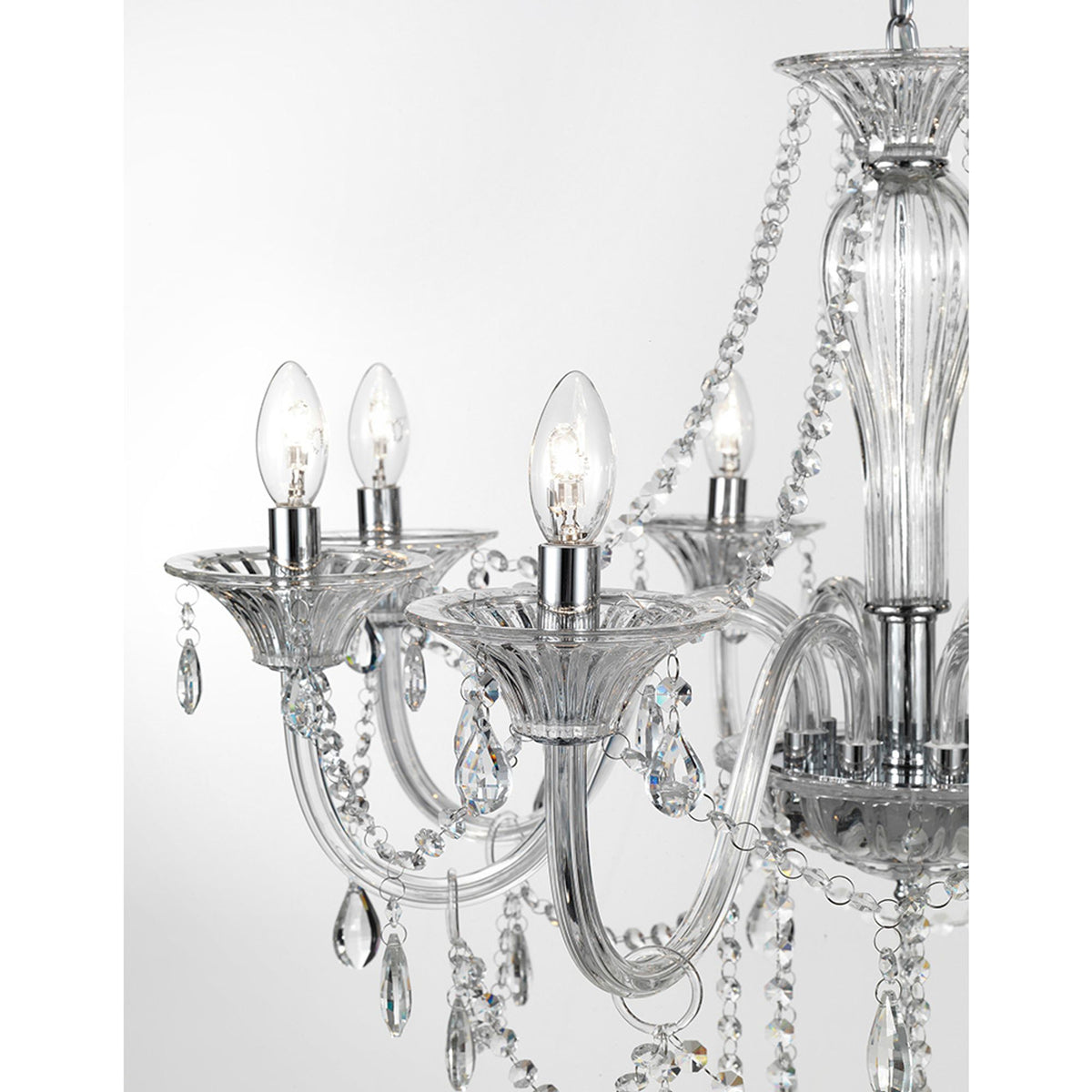 Nova Luce Connor 8-light pendant light made of clear crystal glass with chrome lights and crystal pendants