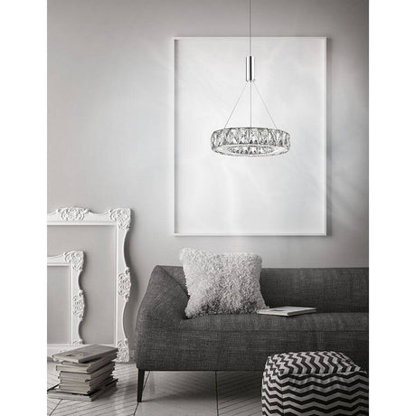 Moderne boligopptak med Corona LED-pendellampe Ø 27 cm krystall over en elegant sofa.