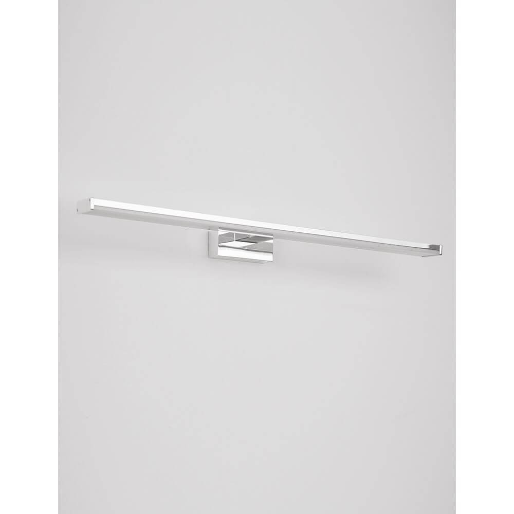 Corso LED Bad- & Spiegellampe Chrom an der Wand installiert, modernes und elegantes Design.