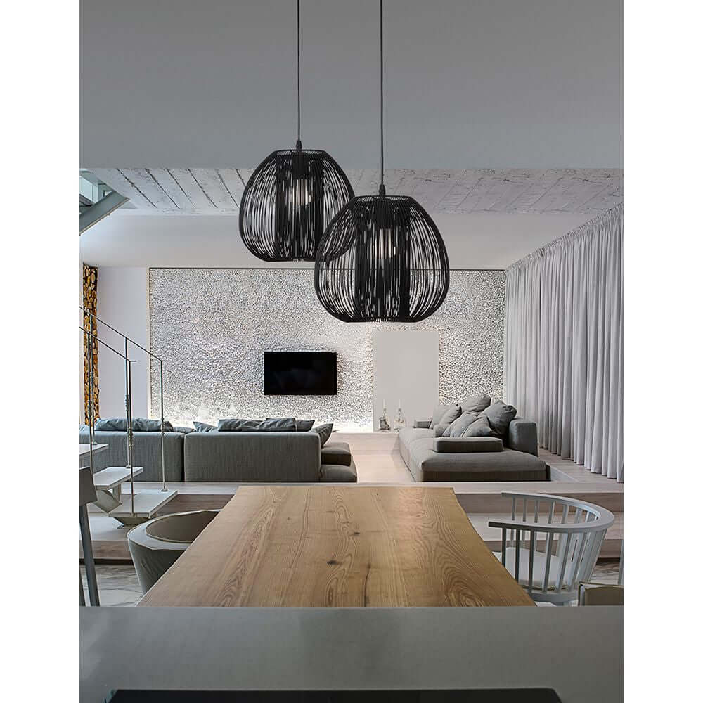 Desire Pendelleuchte Ø 28cm in modernem Wohnraum über Tisch und Couch, stilvolle Beleuchtung.