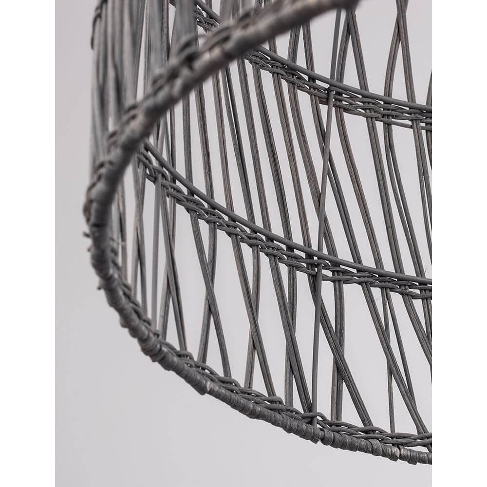 Detailaufnahme der Destin Hängelampe Grau Rattan aus robustem Rattan für stilvolle Räume.