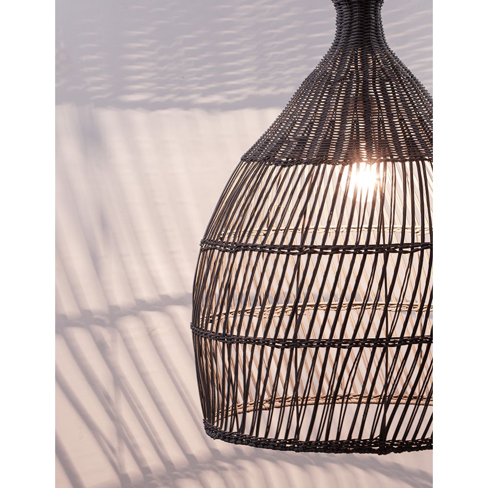 Pendelleuchte Destin aus Rattan in Grau, erzeugt gemütliche Atmosphäre mit Ethno-Design und eleganten Schatten.