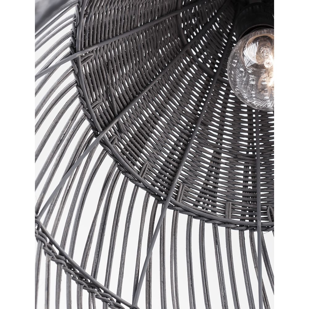 Detailansicht der Destin Rattan Pendelleuchte in Grau mit natürlicher Rattanoptik und lichtdurchlässigem Schirm.