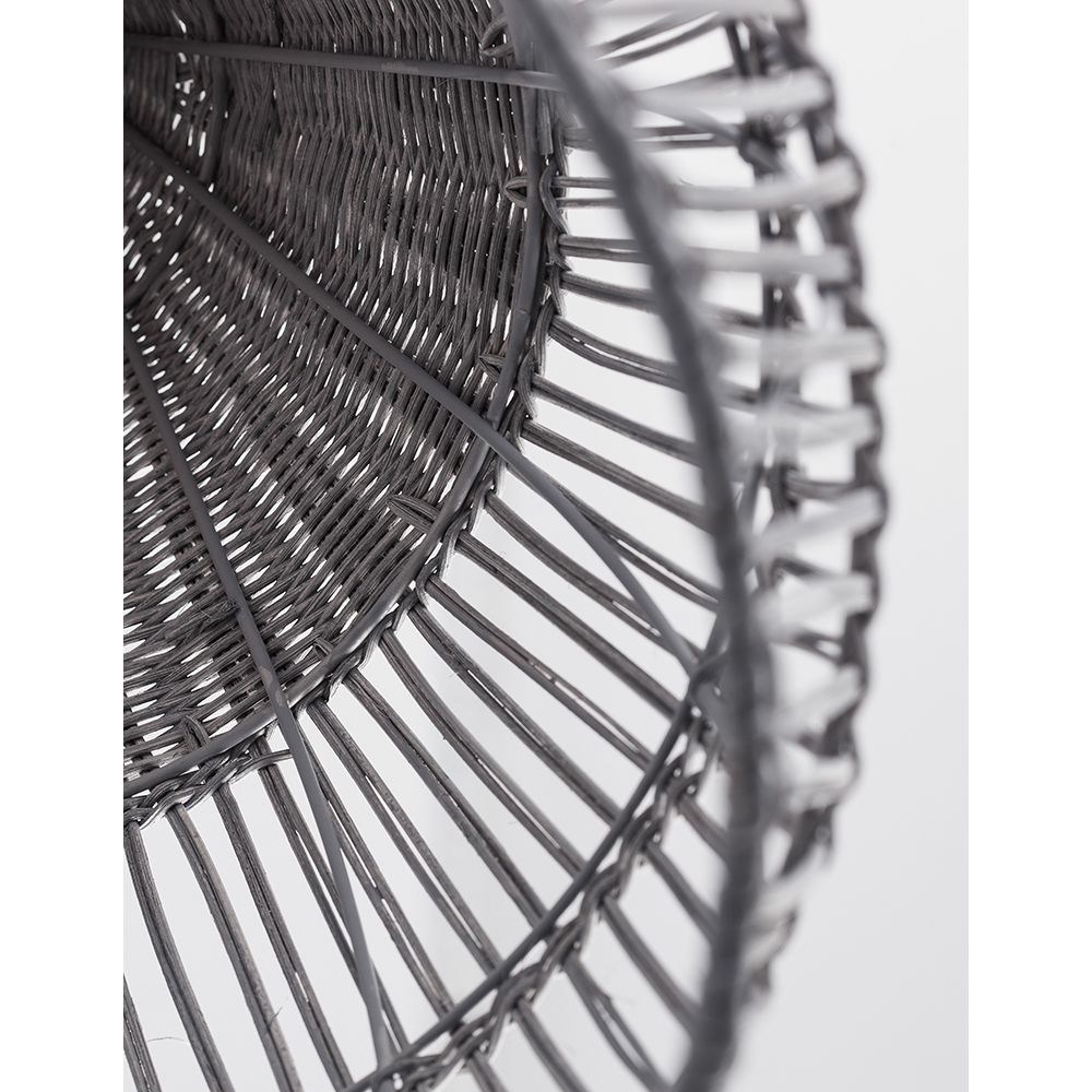 Detailaufnahme der Destin Rattan Pendelleuchte in Grau, zeigt das authentische Ethno-Design und die natürliche Rattan-Optik.