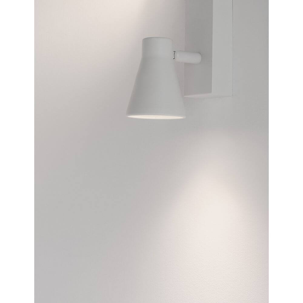 Dublin LED Balkenstrahler 2-flammig in modernem Design mit drehbarem Strahler an der Wand.
