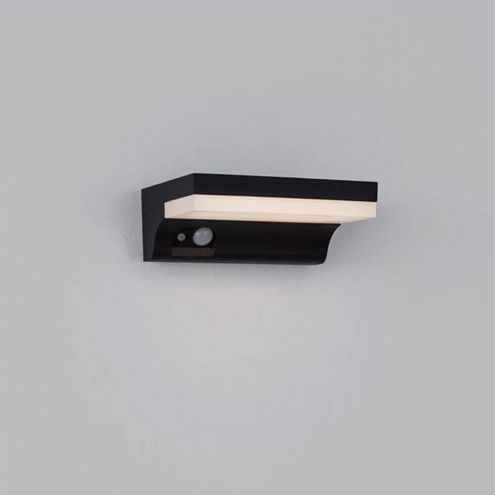 Dyn Wand Solarleuchte mit Bewegungsmelder an einer Wand montiert, stilvolles Design mit Licht und Bewegungsmelder.