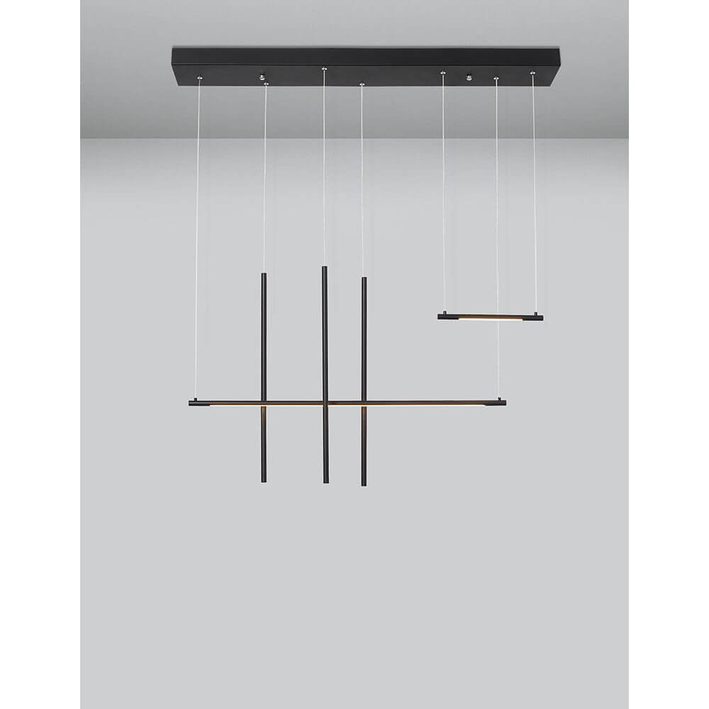 Elettra LED Hängelampe Sandig Schwarz mit eleganten LED-Streifen und modernem Design in tiefem Schwarz.