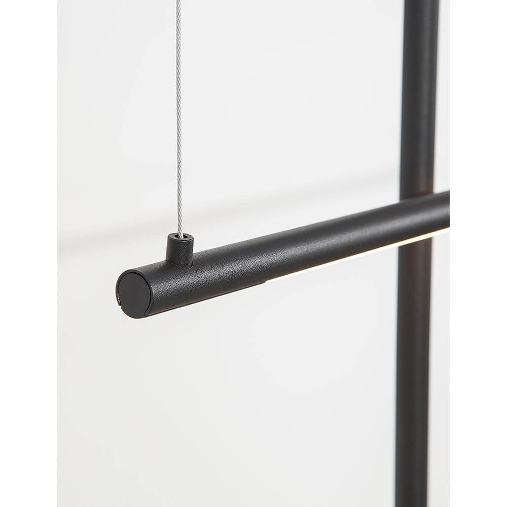 Detailansicht der Elettra LED Hängelampe Sandig Schwarz mit minimalistischen, eleganten Linien.
