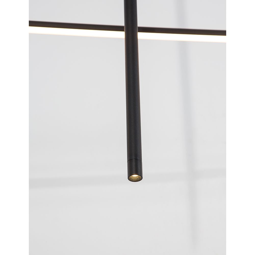 Elettra LED Hängelampe in sandig schwarz mit minimalistischem Design und LED-Streifen.
