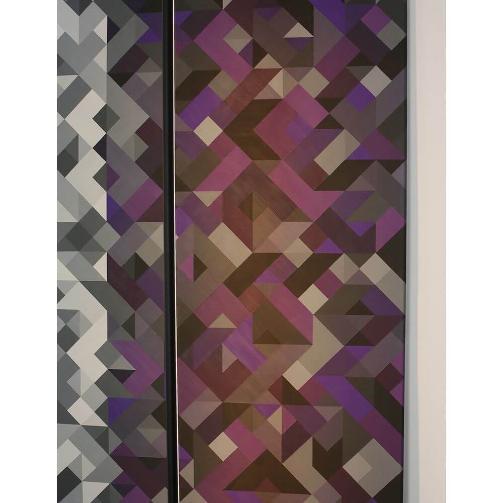 Modernes geometrisches Wandbild in Grau- und Violetttönen mit abstraktem Muster.