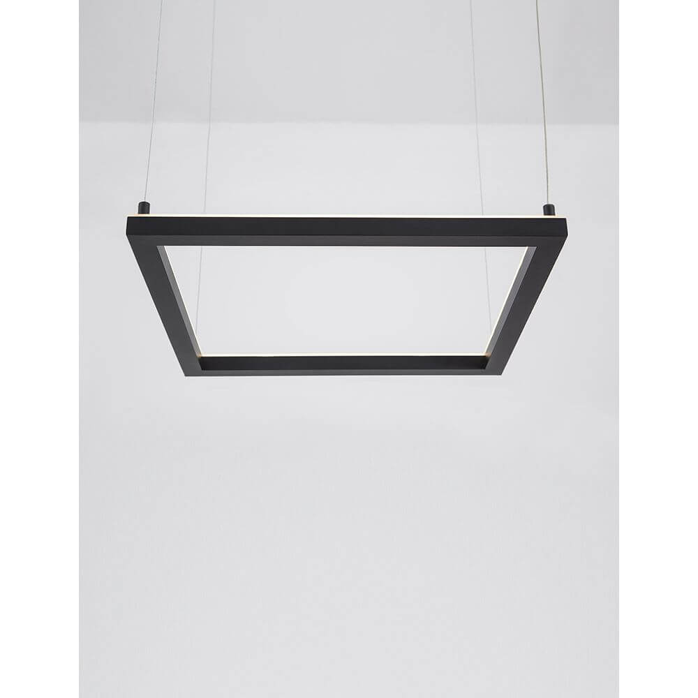 Eterna LED Hängeleuchte Metall Sandig-Schwarz in minimalistischem Design, hängend über einem Raum.