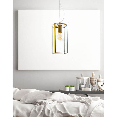 Flavio Pendelleuchte Glas-Laterne in elegantem Design, minimalistisch über einem Bett platziert.