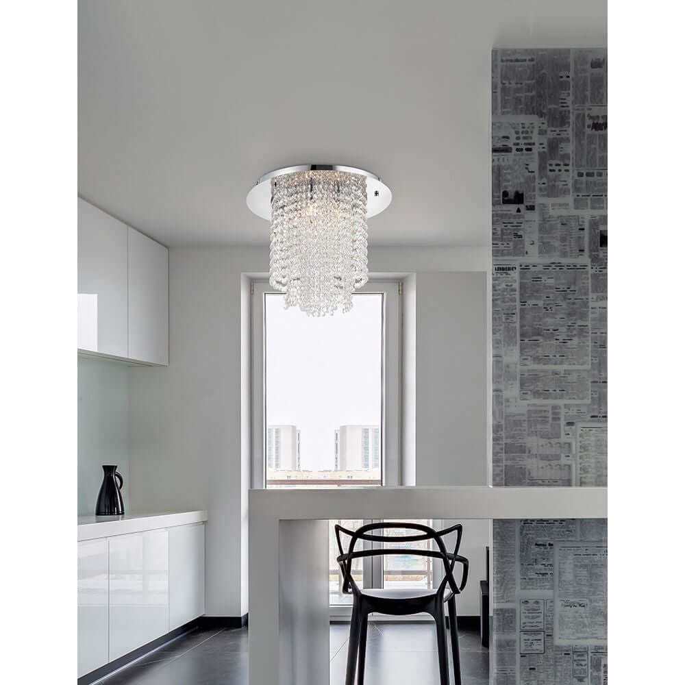 Fontana Deckenlampe K9 Kristall im eleganten Wohnzimmer mit modernem Design.