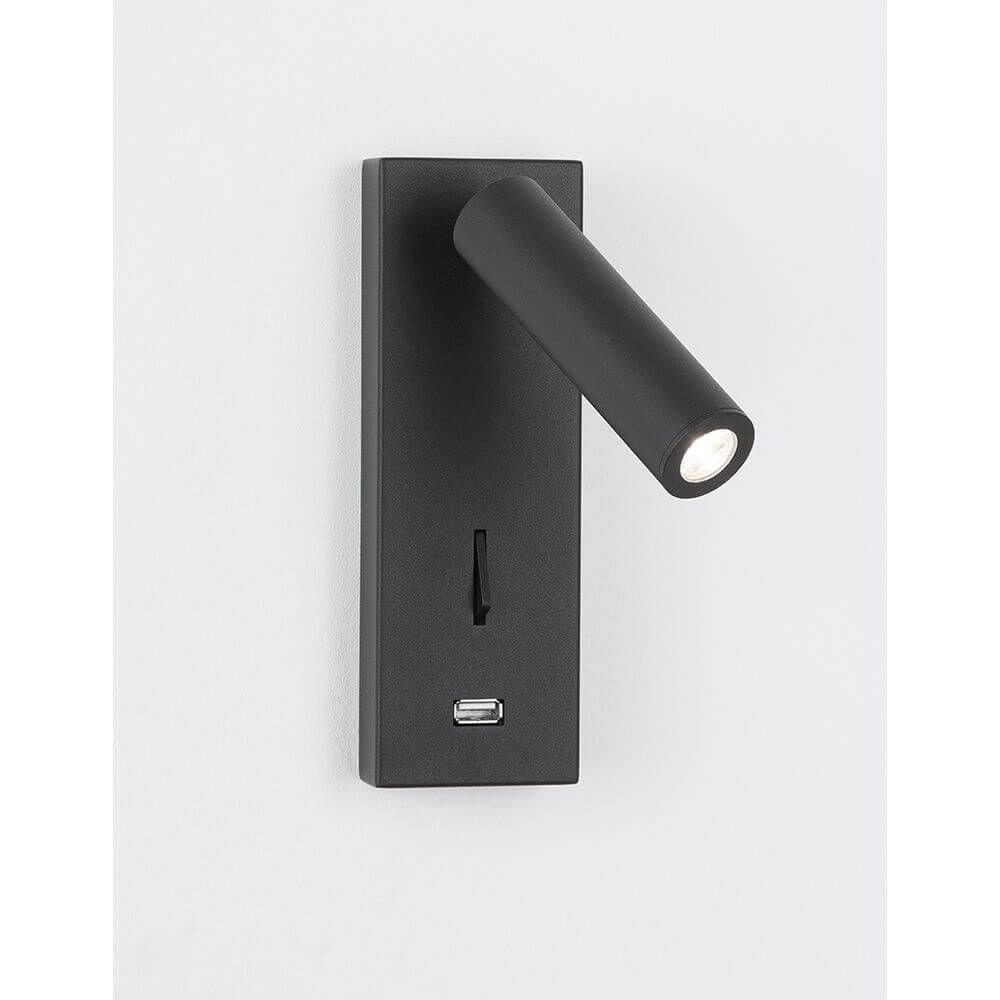 Fuse LED Wandlampe mit USB in modernem, schwarzem Design, ideal für sanftes Licht.