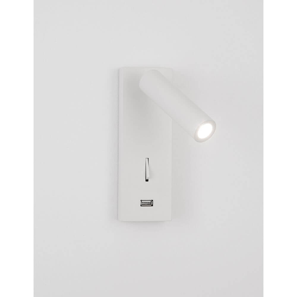 Fuse LED Wandlampe mit USB – moderne Wandleuchte mit warmweißem Licht und USB-Anschluss.