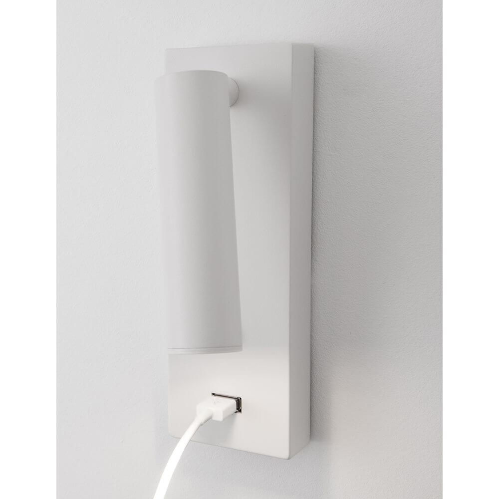 Fuse LED Wandlampe mit USB, moderne Wandleuchte in weiß, verstellbarer Strahler mit USB-Anschluss.