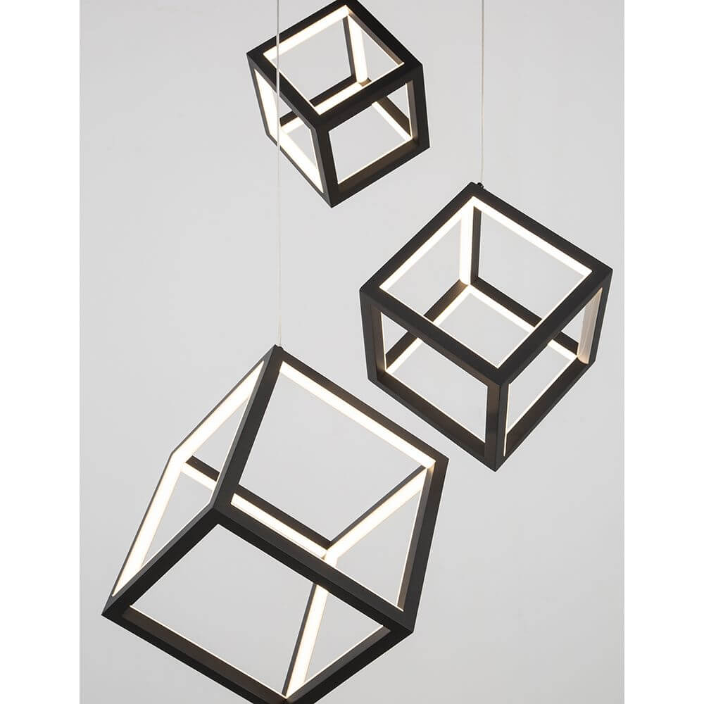 Gabbia LED Hängelampe 3 Würfel mit modernem Design in Schwarz und LED-Beleuchtung für stilvolle Räume.