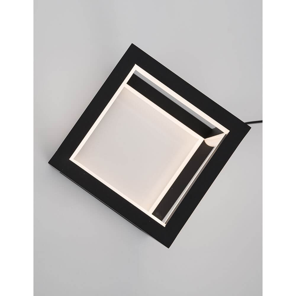 Gabbia LED Würfel Tischlampe in modernem Design aus Aluminium und Silikon mit goldener Farbe.