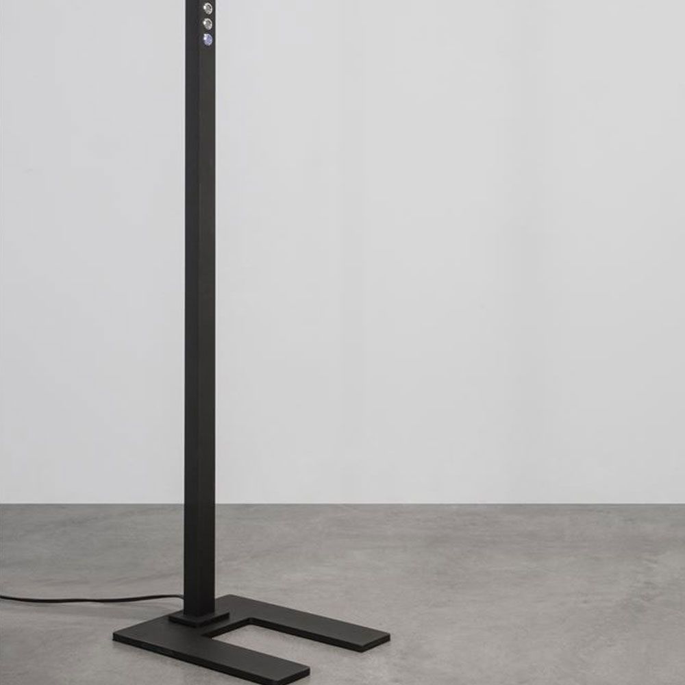 Schlichte GAL Stehleuchte in Schwarz, dimmbar, ideal für Büroarbeitsplätze und modernes Design.
