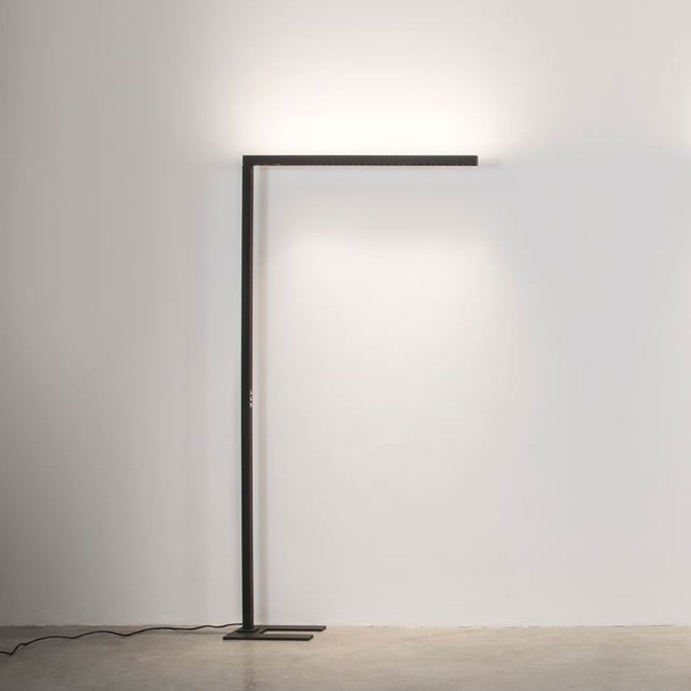 Moderne LED Stehleuchte GAL für Büro, dimmbar und ergonomisch, schafft eine angenehme Arbeitsatmosphäre.