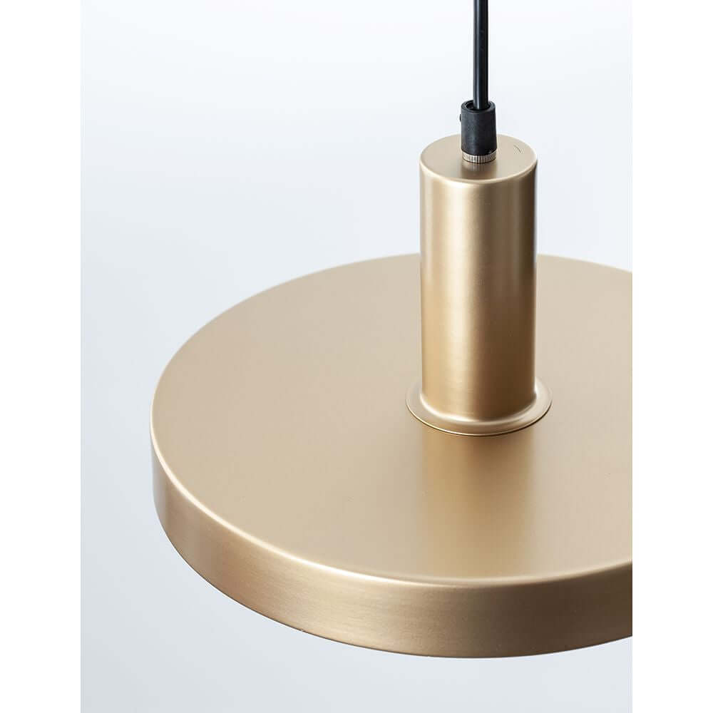 Garni Pendellampe Metall in elegantem Goldfinish, modern und stilvoll gestaltet.
