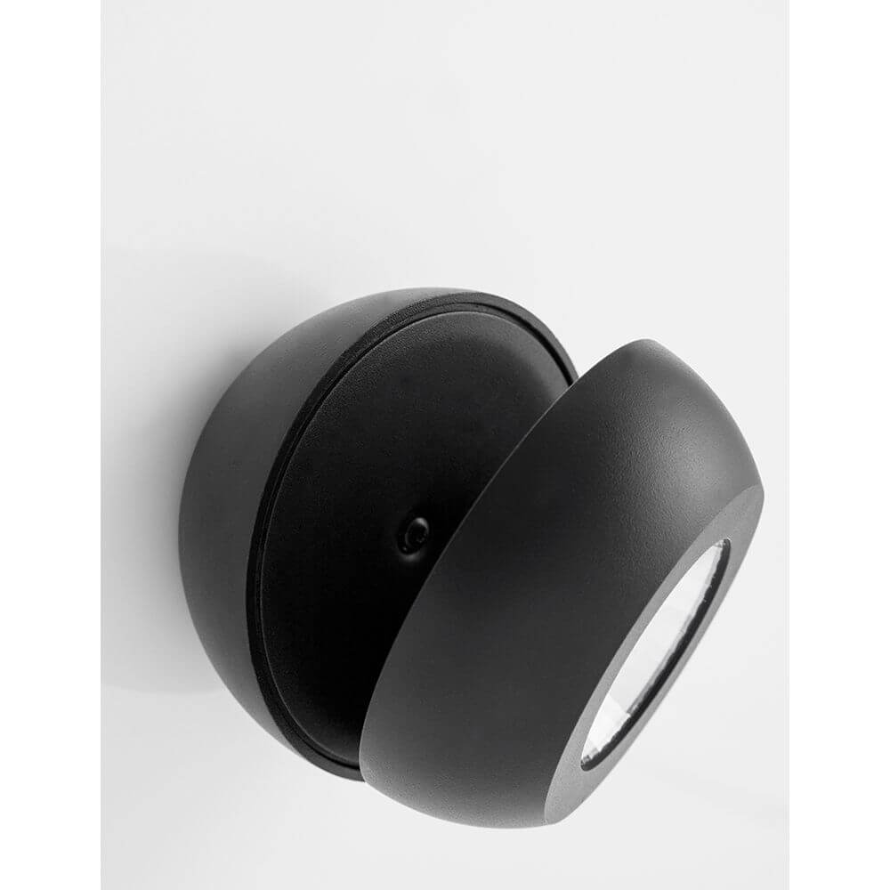 Gon LED Spot Ø 11cm Verstellbar in modernem Design, ideal für die Wandmontage und flexible Lichtverstellung.