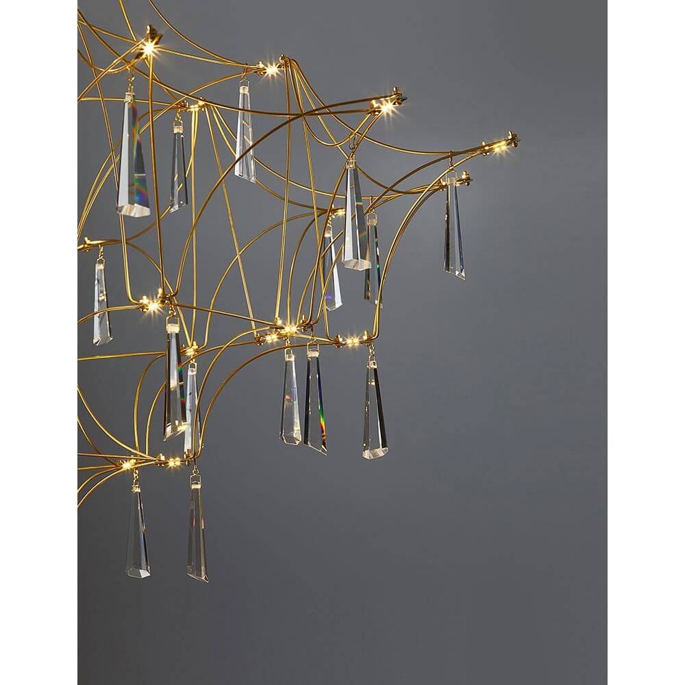 Goro LED Kristall Hängelampe Gold mit elegantem Design und Kristallprismen für angenehme Lichtverteilung.