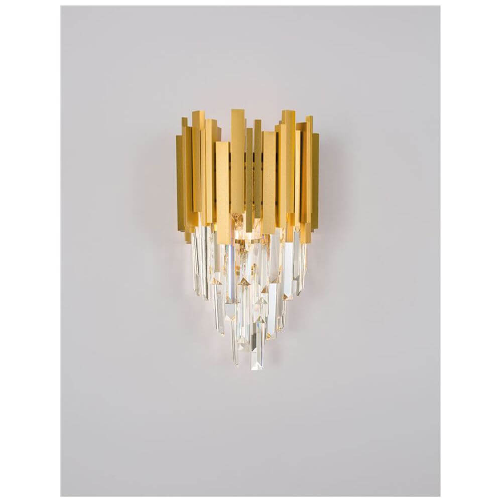Grane Wandleuchte Kristall Gold mit goldfarbenem Metallrahmen und Kristallprismen.