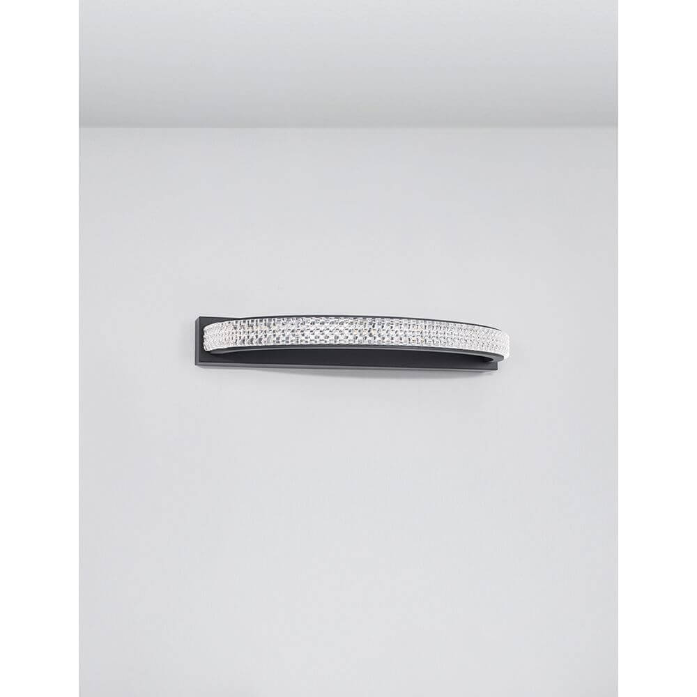 Grania LED Wandleuchte mit elegantem Design aus Aluminium und Acryl an einer Wand montiert.