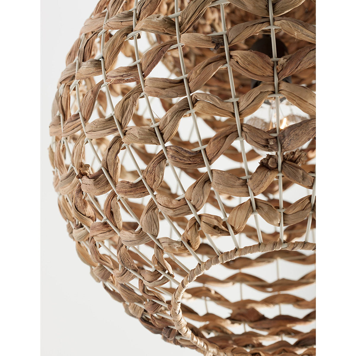 Nova Luce Griffin pendant lamp 40cm sphere made of dried water hyacinth natural colour detail view