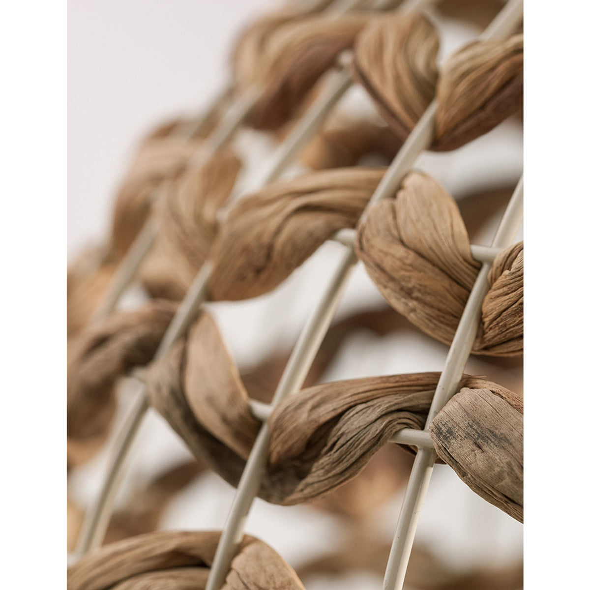 Nova Luce Griffin pendant lamp, Ø 40cm, beige water hyacinth weave, detail view