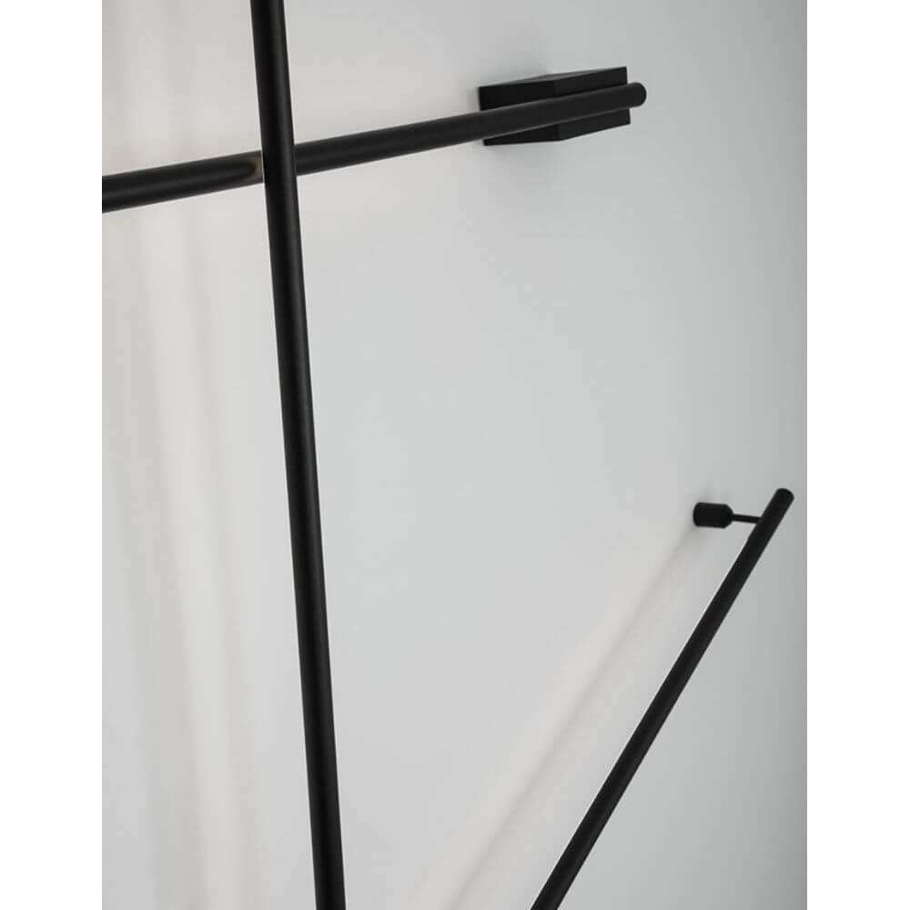 Gropius LED Wandlampe Metall in mattschwarz, schlankes 3,5 cm Gehäuse und feinkörnige Oberfläche, minimalistisches Design an weißer Wand