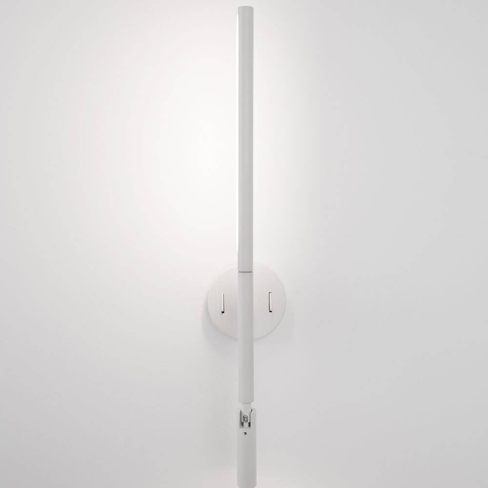 Handy LED Wandlampe 2-flammig in Weiß an einer Wand montiert.